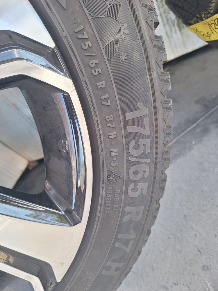 Jantes 17 Toyota Aygo X originais novas c/pneus