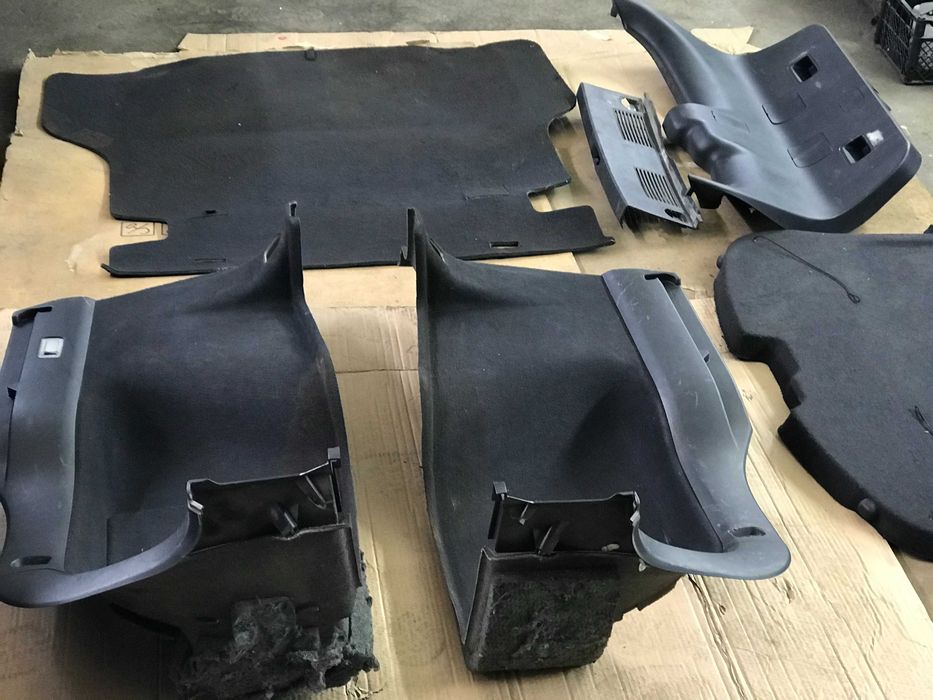 Обшивка пластик багажнику карта Toyota avensis Авенсіс Т25 запчастини