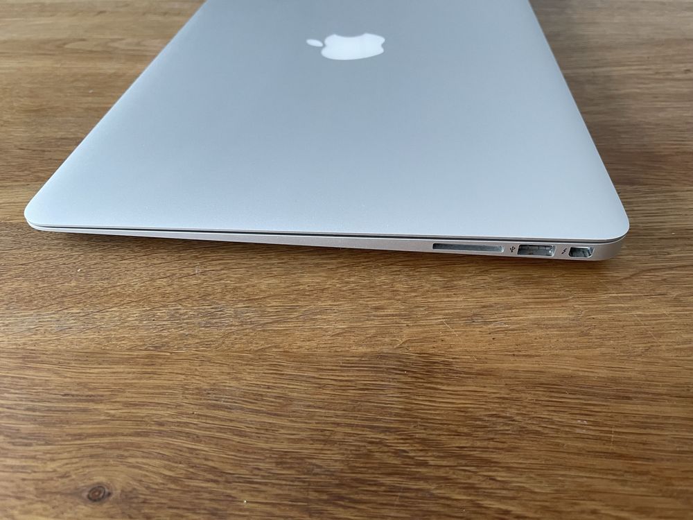 Apple MacBook Air 13 i5 os x Sequoia