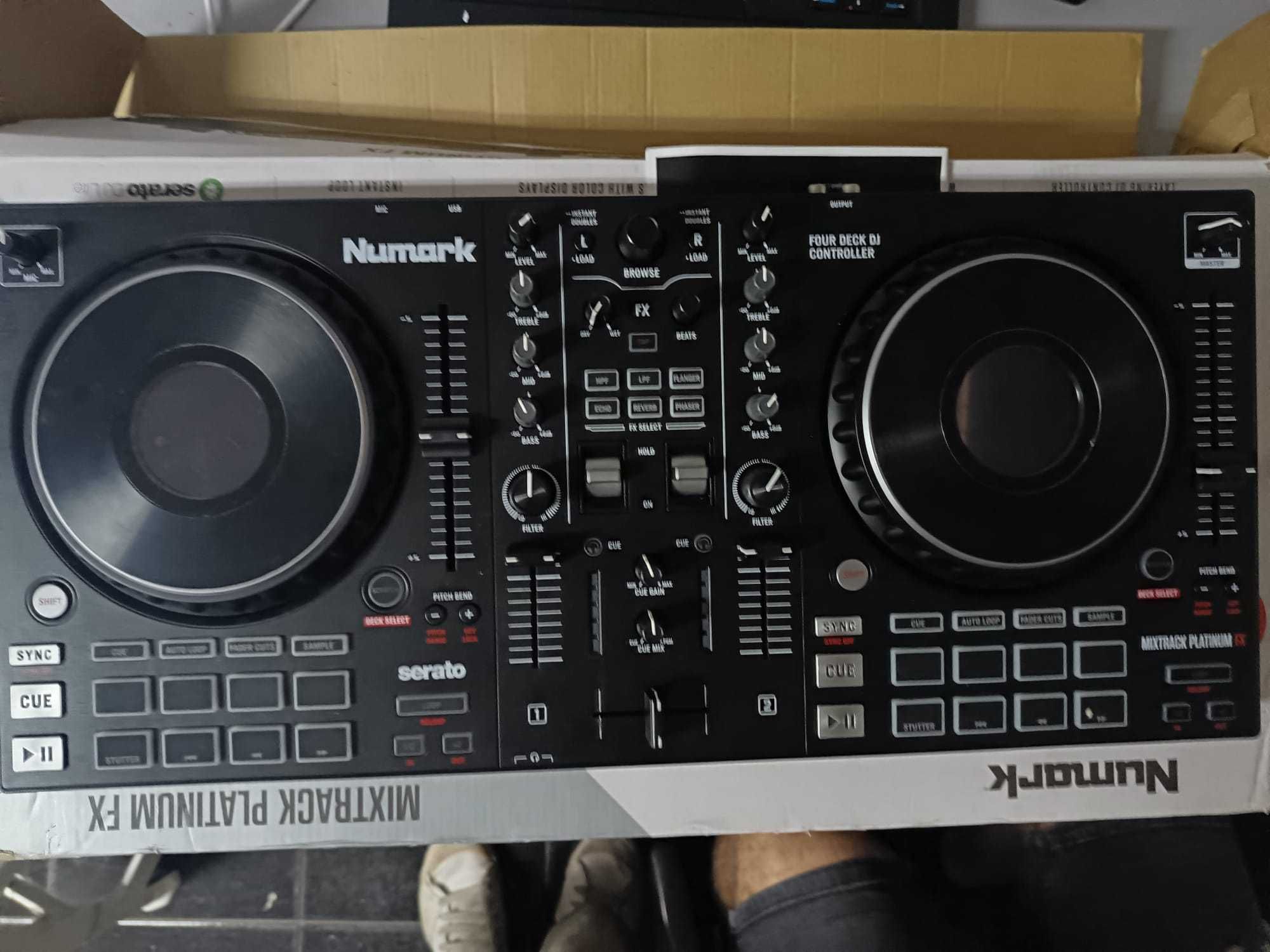 Numark MixTrack Platinum FX