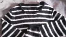 Camisola, gorros e cachecol em malha