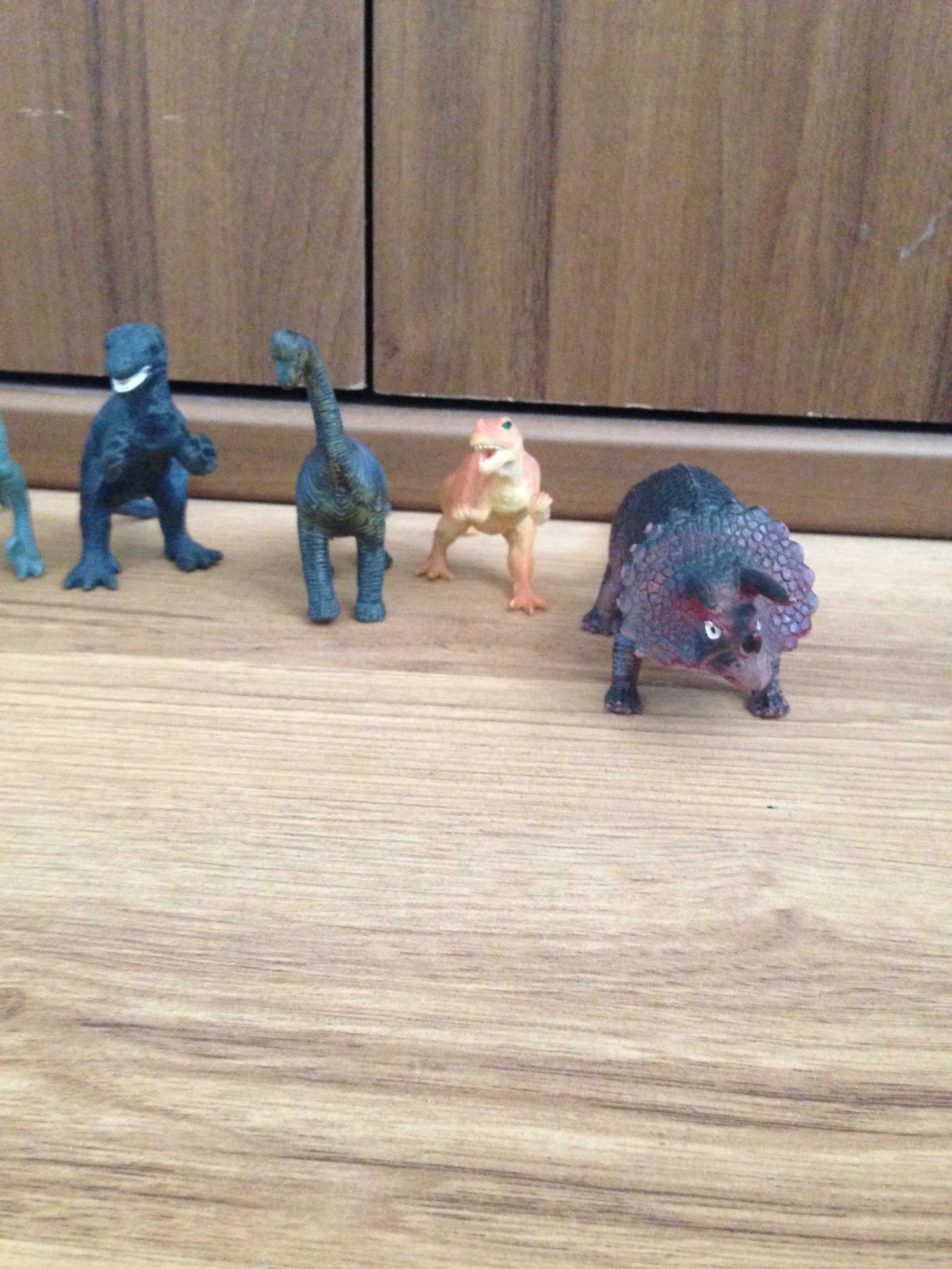 Figurki dinozaurów 7 szt.