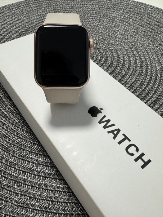 Apple Watch SE (1 Gen) 40 mm Gold
