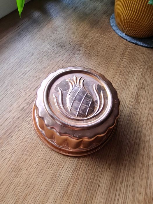 Stara foremka okrągła z ananasem