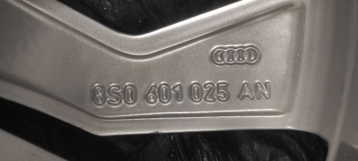385 Felgi aluminiowe ORYGINAŁ AUDI R 18 5x112 otwór 57,1 Bardzo Ładne
