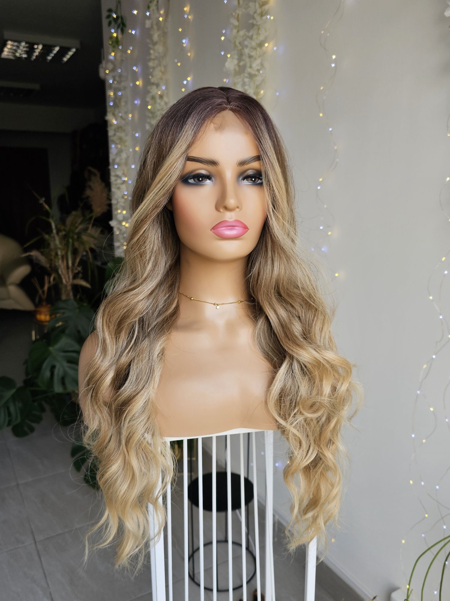 Długa peruka Dalia blond ombre fale imitacja skóry naturalny efekt