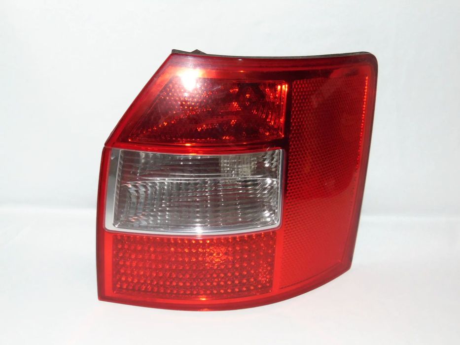 ORYGINAŁ lampa tylna tył prawa Audi A4 B6 Avant kombi 00-04r EUROPA