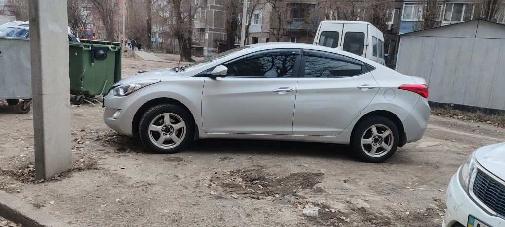 Hyundai Elantra 2013