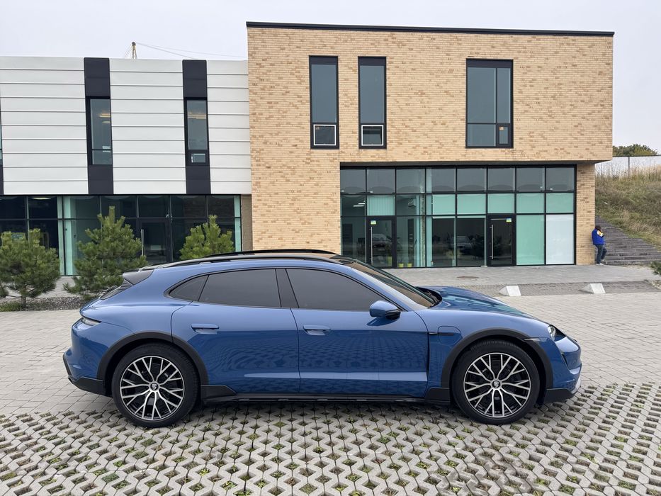 Porsche Taycan Cross Turismo