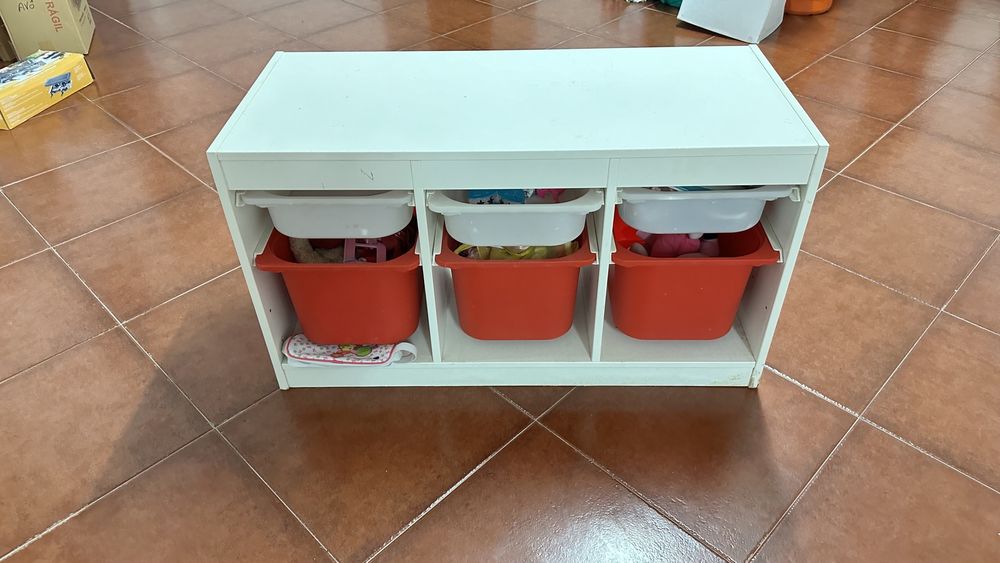 Movel arrumação com caixas plasticas IKEA