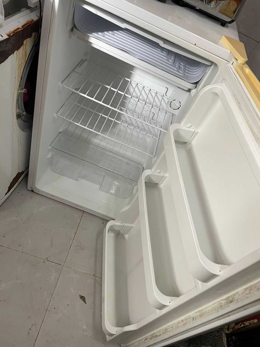 Mini frigorífico em perfeito funcionamento