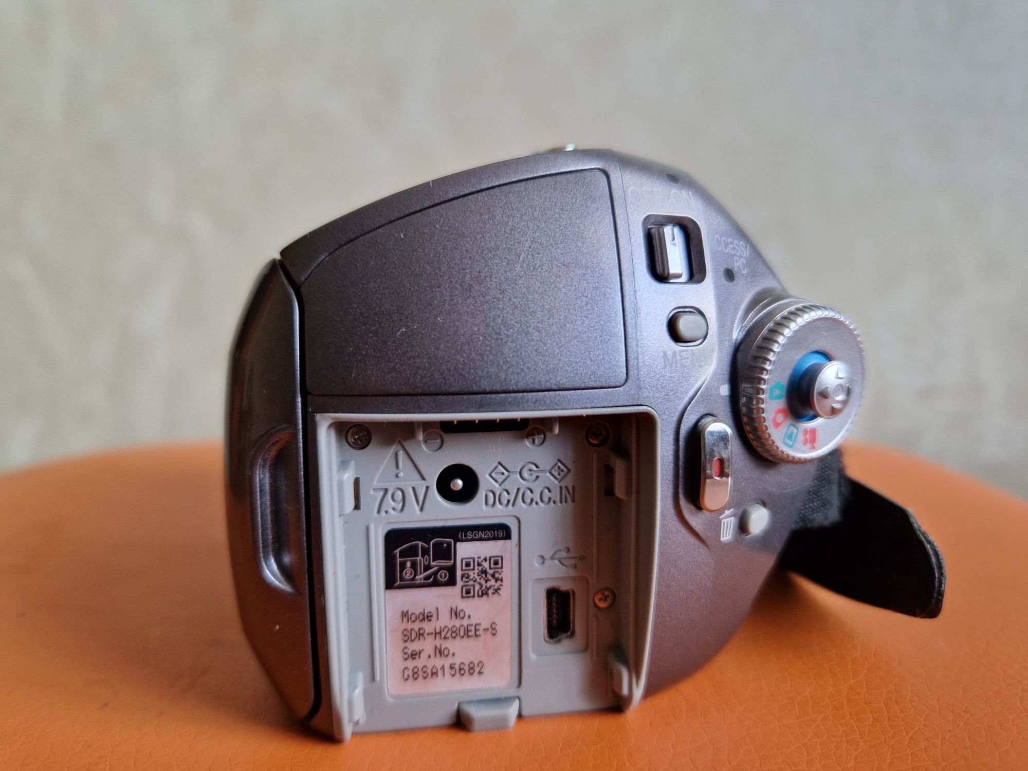 Продам видеокамеру Panasonik SDR-H280