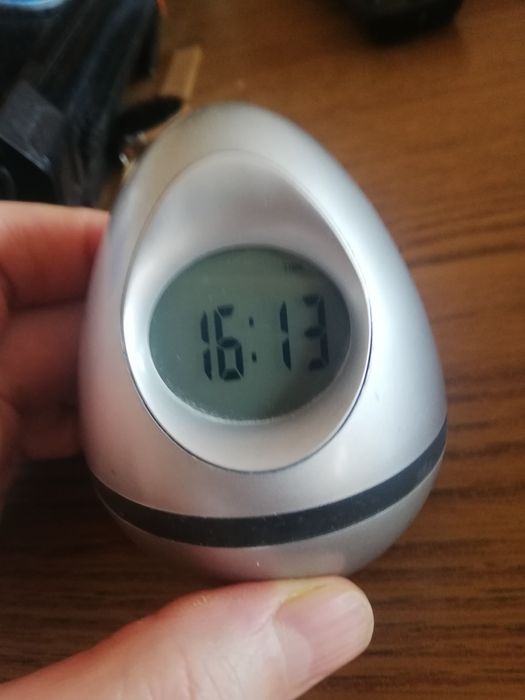 Zegarek budzik podświetlany