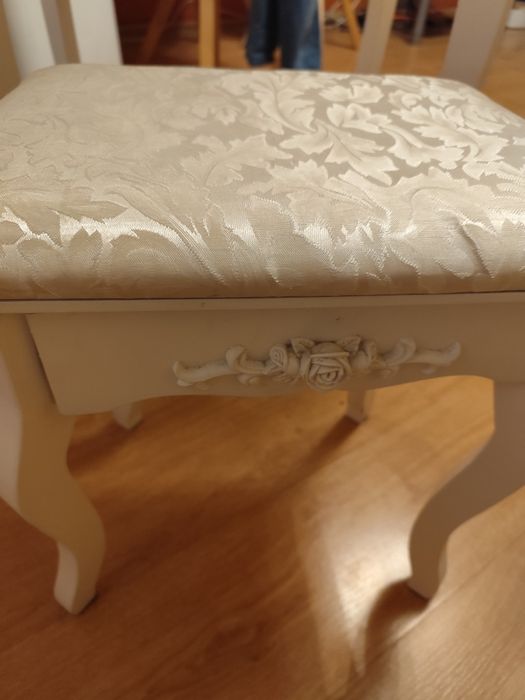 Toaletka dziewczęca biała