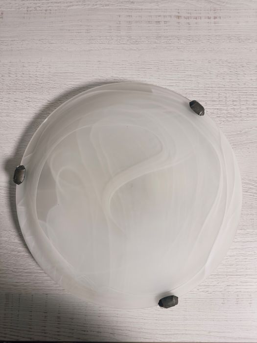 Plafon z pięknym kloszem