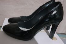 Buty damskie czarne czółenka lakierowane r. 37