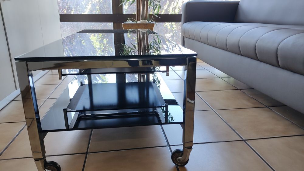 Mesa de vidro preto e cromado
