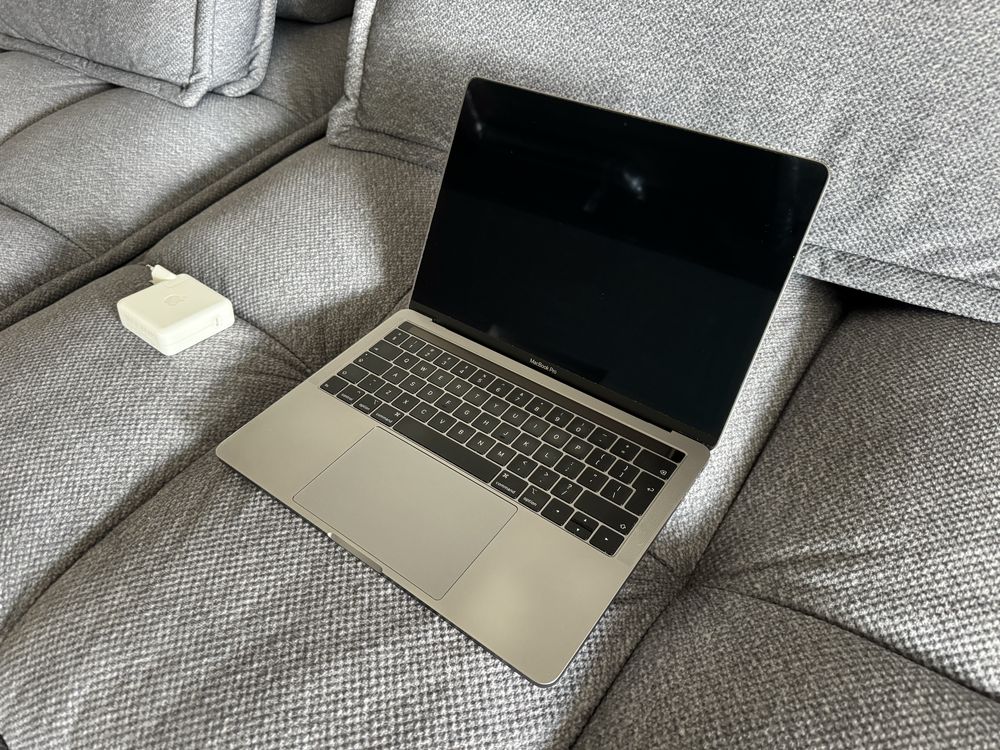 MacBook Pro 13,3 A1989 stan bdb