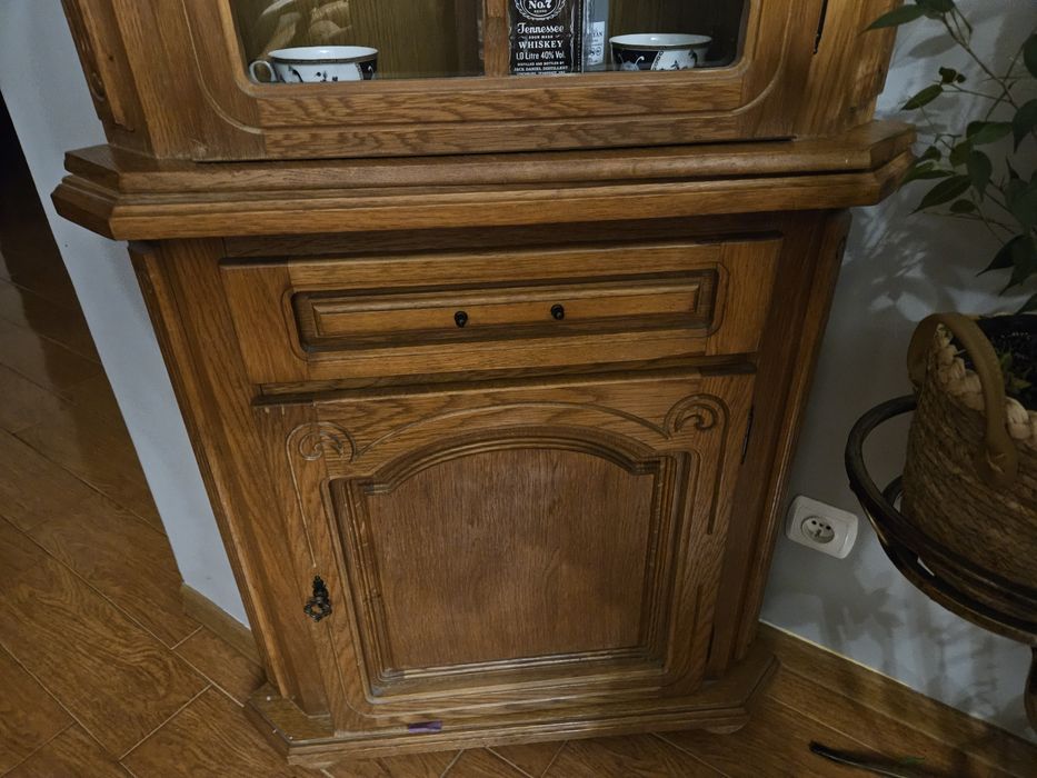 Drewniany barek/witryna narożnikowy