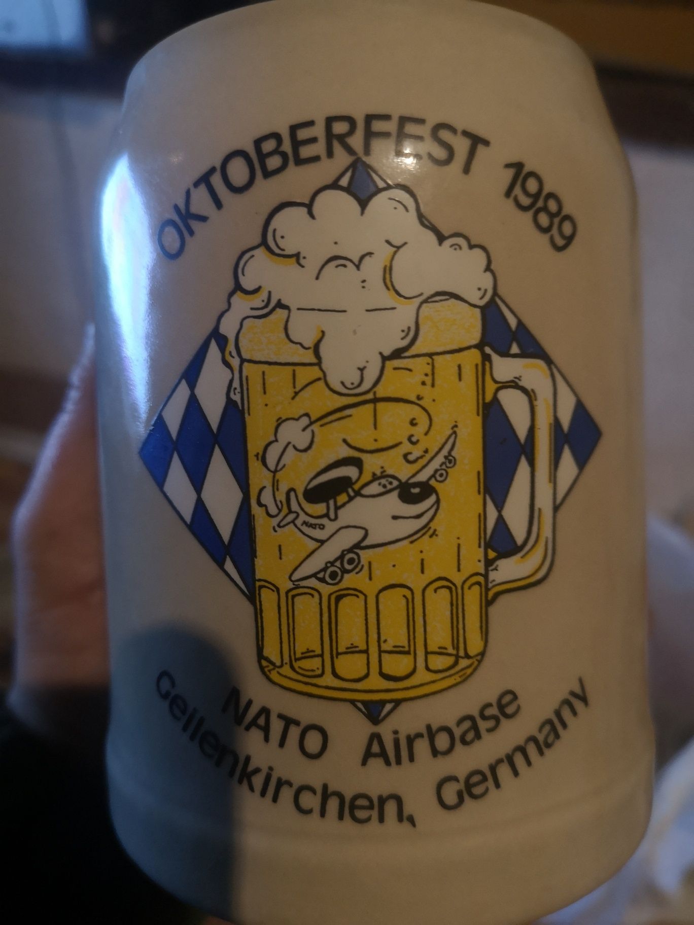 4 Kufle Oktoberfest baza lotnicza NATO