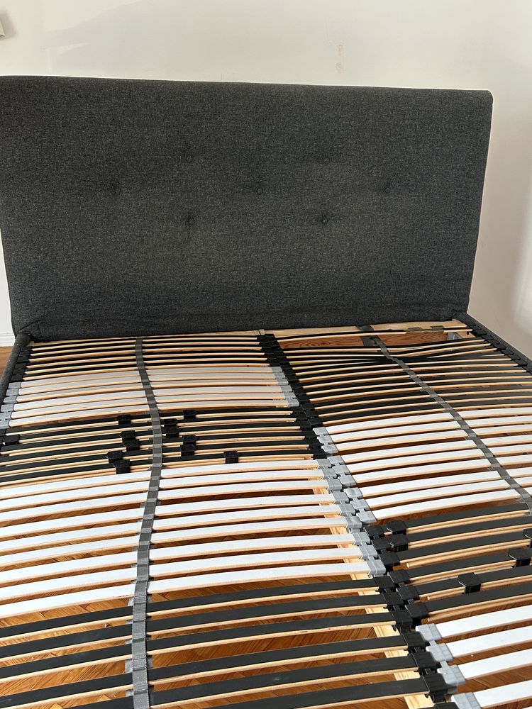 Cama Ikea com estrados e colchoes