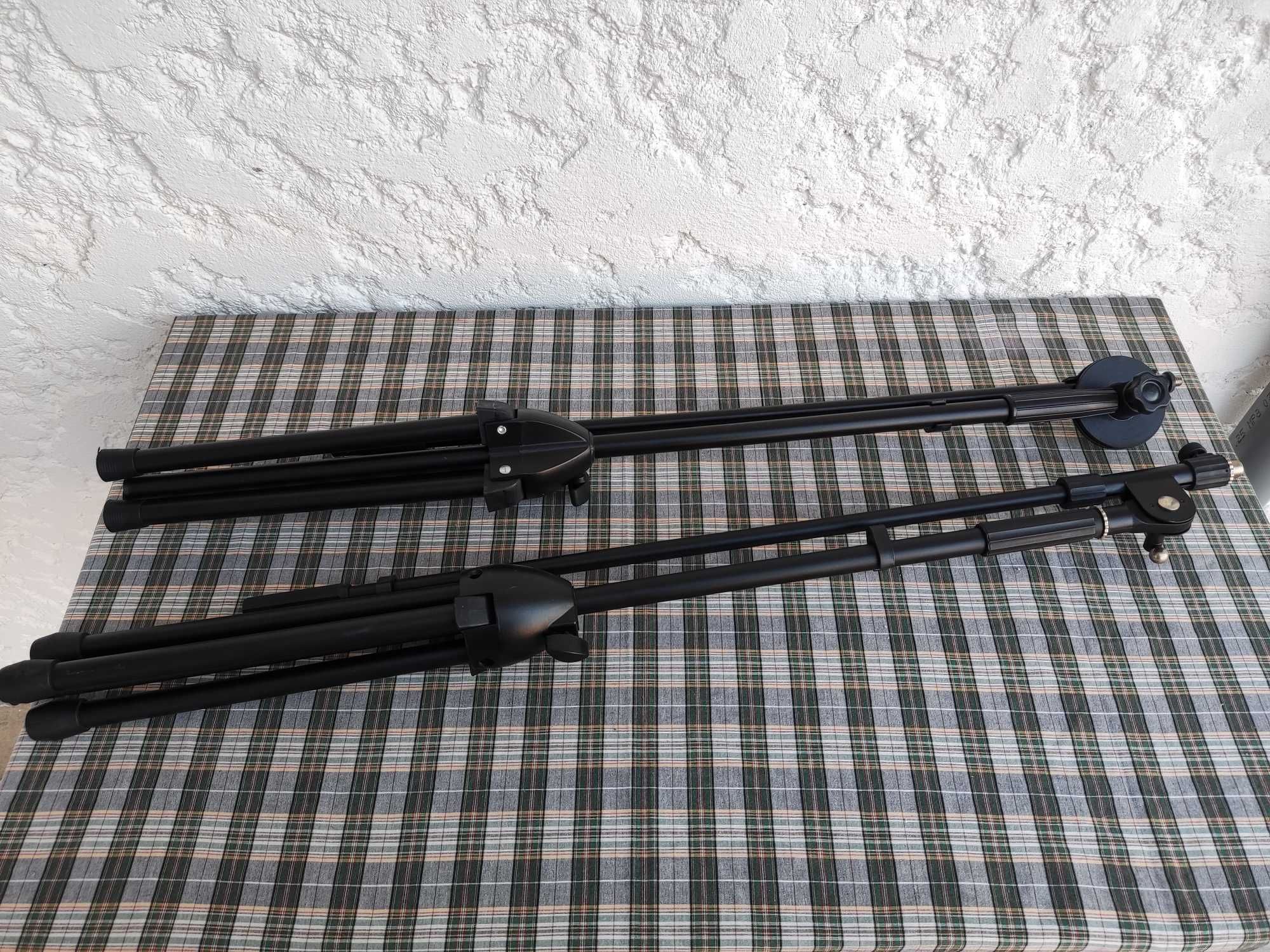 2 Tripés para Microfone