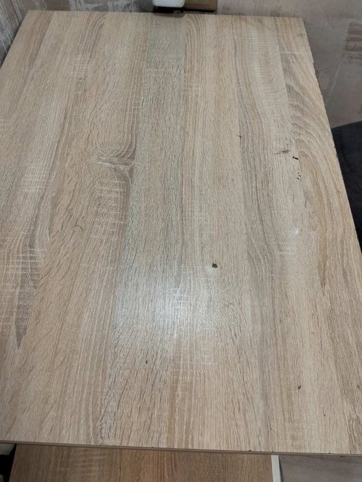 Стіл письмовий невеликий