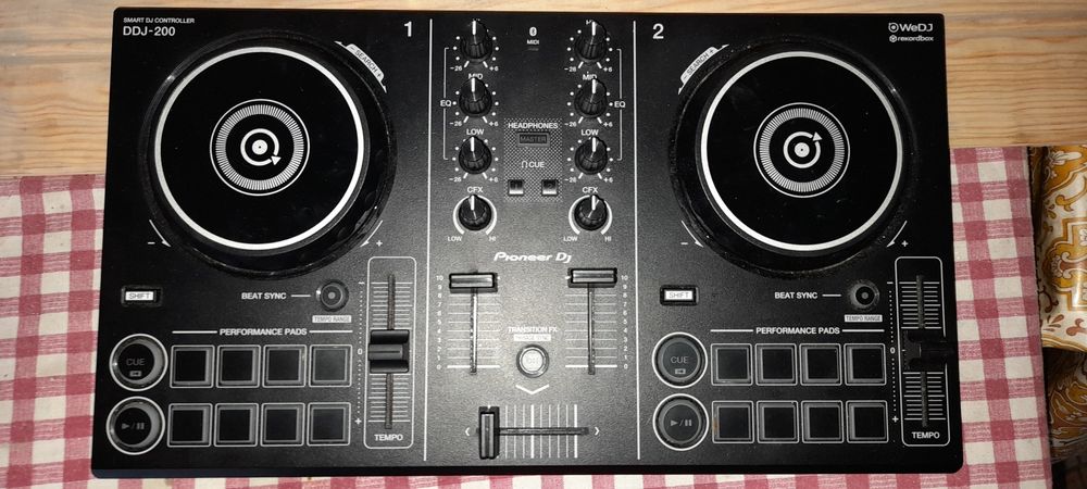 Mesa  Pioneer Dj
