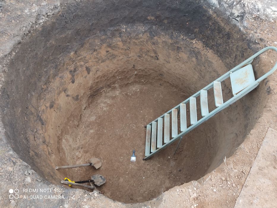 Копка слевных ям, чистка колодцев.