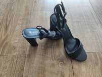 Eleganckie buty na słupku r. 40, nowe