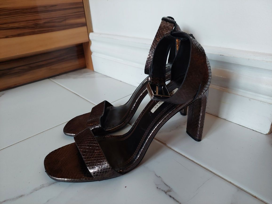 Buty na słupku ściętym Zara Basic rozm. 40-41