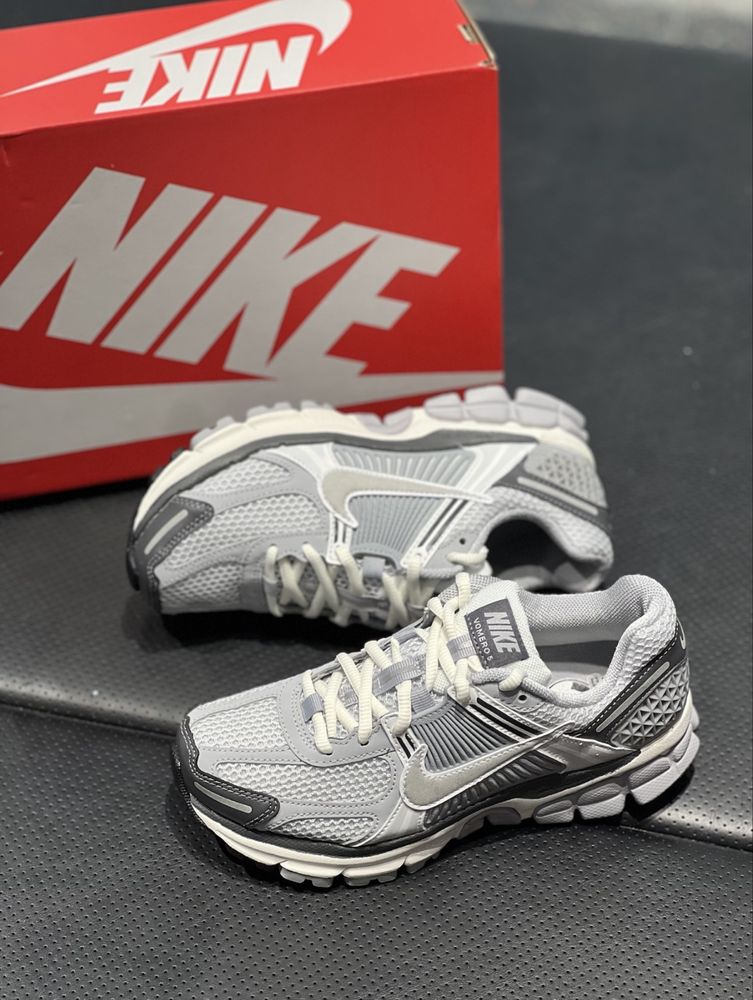 Оригінальні Кросівки Nike Air Zoom Vomero 5 Wolf Grey Cool Grey вомеро
