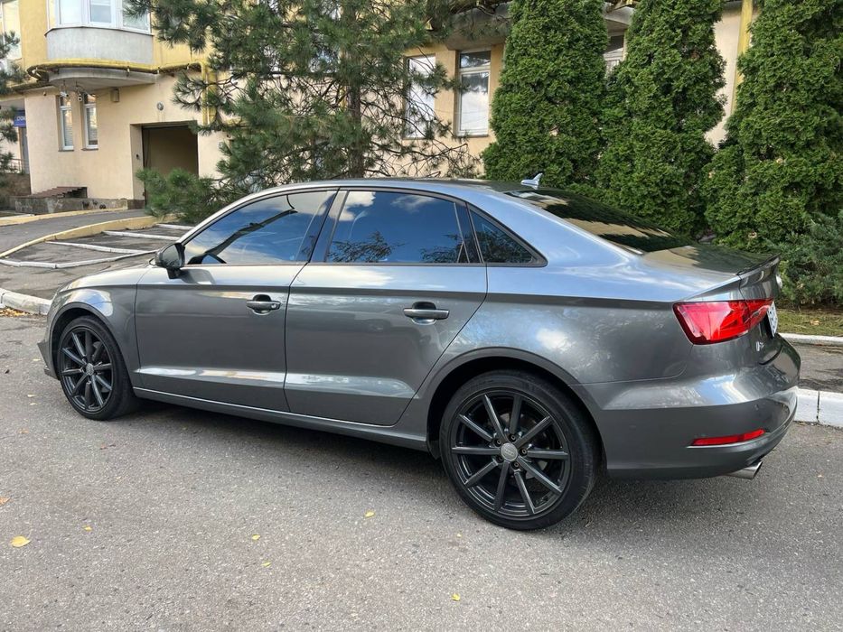 Продам AUDI A 3 2015 року