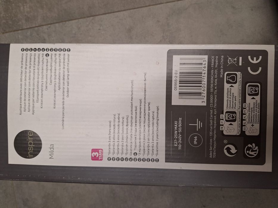 Lampa zewnętrzna z czujnikiem ruchu