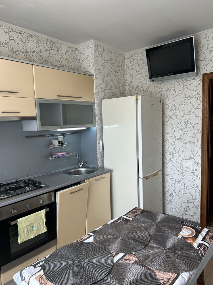 Оренда 3-кімнатна квартира 68 м², Київ, Оболонський р-н, Івасюка 48
