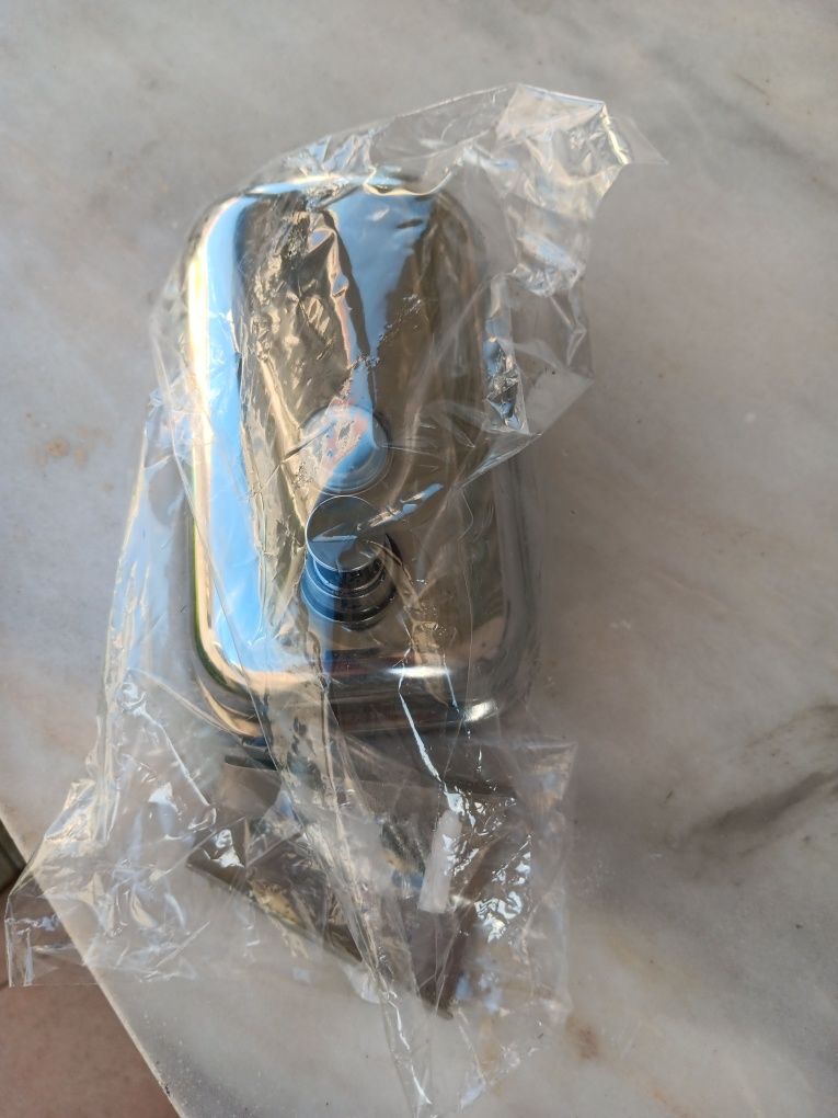Dispensador de Sabonete em Aço Inoxidável 500Ml.