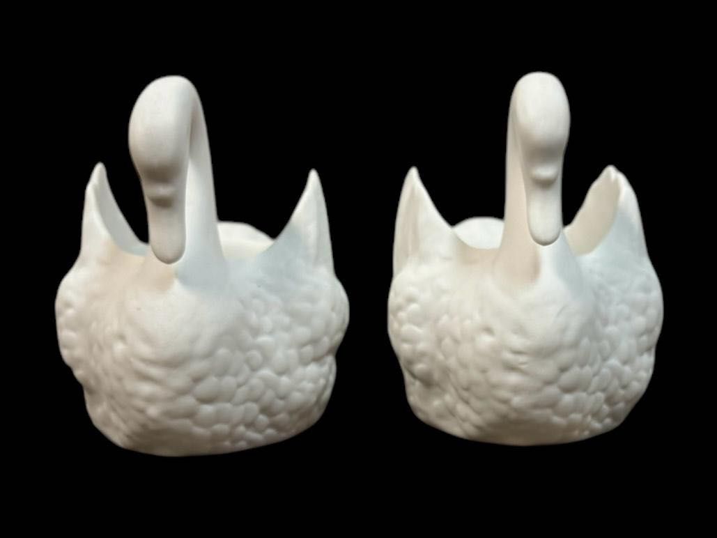 Par de Cisnes Pequenos em Biscuit -Vista Alegre