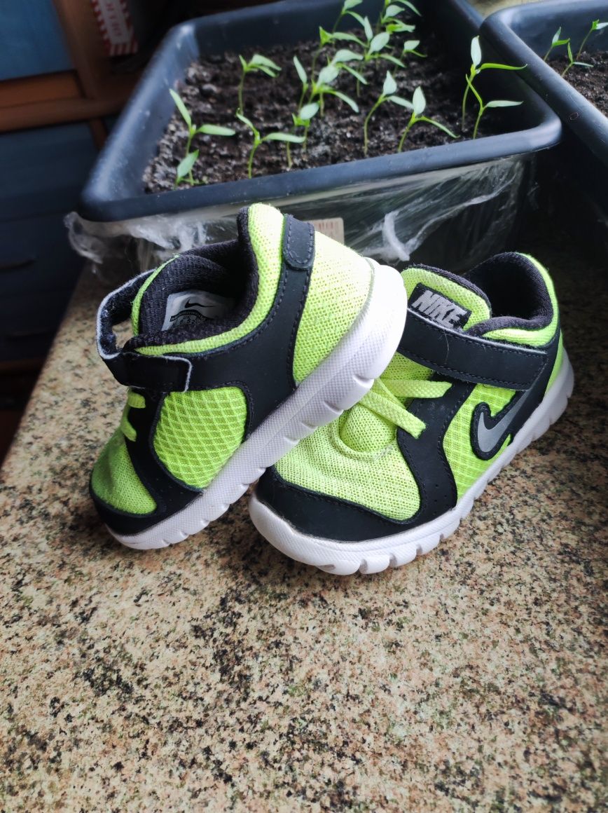 Кросівки 22 23 Nike Adidas зручні на літо на весну