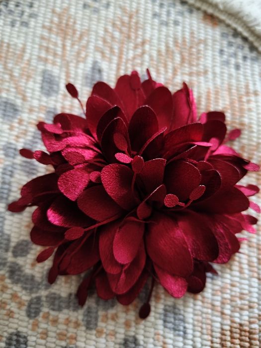 Broszka kwiat materiałowy bordo wino