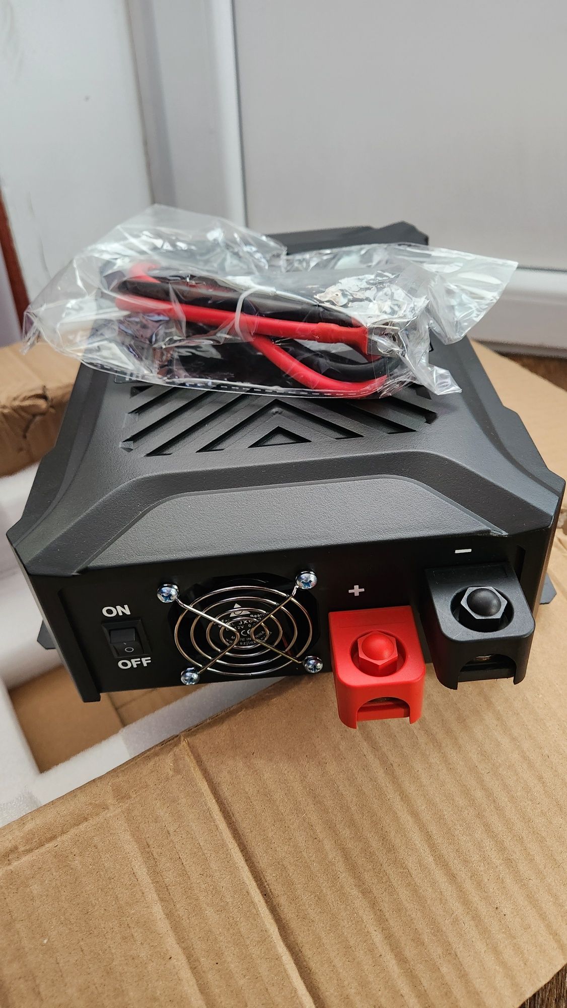 Інвертор 12/24v Datou boss