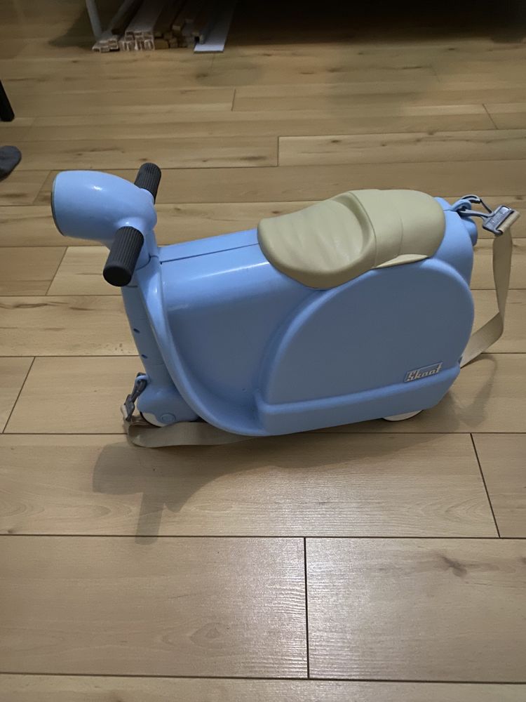 Детский чемодан в виде скутера “Skoot” || Дорожная сумка для детей
