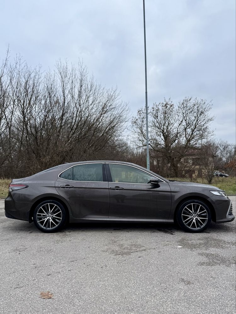 Wynajem Toyota Camry 2.5 HYBRID 2023 automat wypożyczalnia