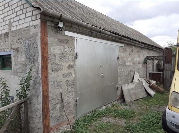 Будинок з господарськими будівлями Романки
