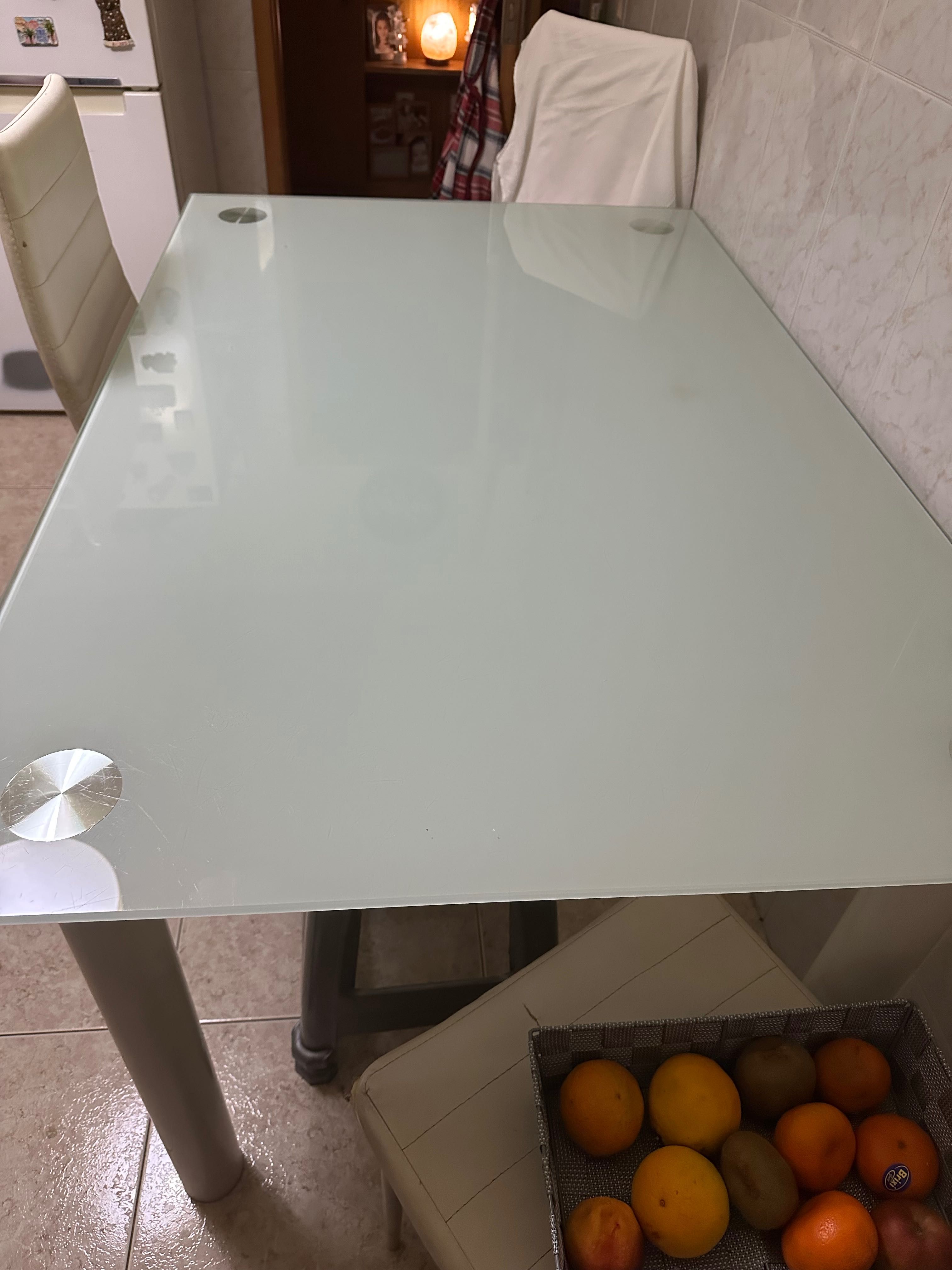 Mesa em vidro temperado
