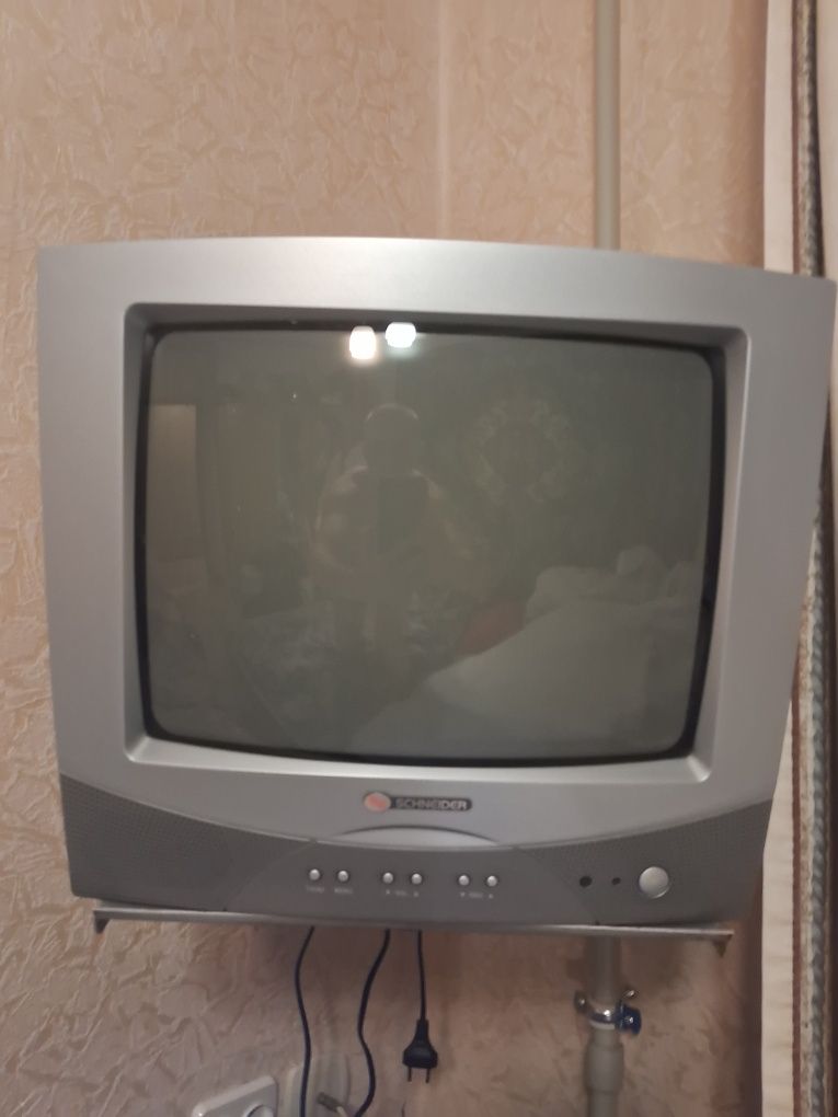Продам телевизор 37 см