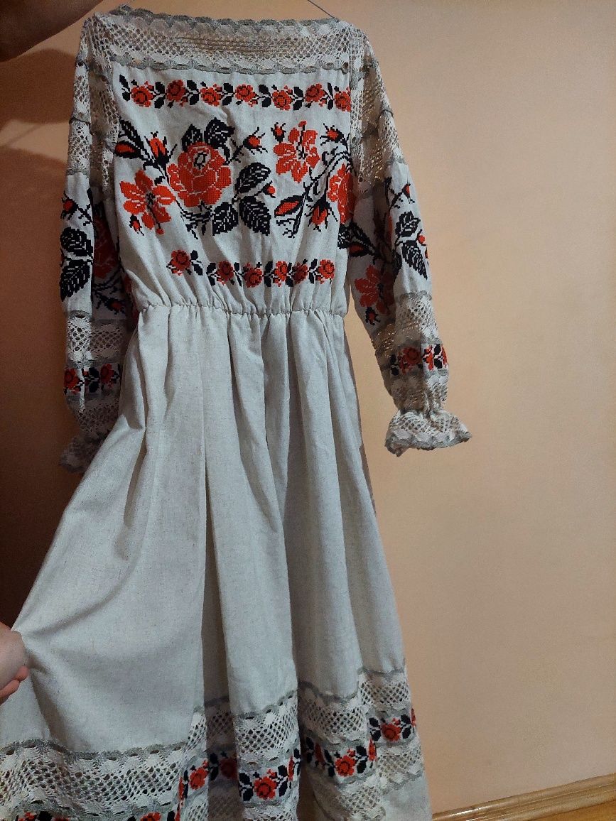 Вишита сукня, новенька.