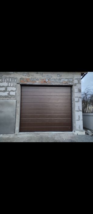 Гаражні секційні ворота відкатні розпашні ворота автоматика Луків