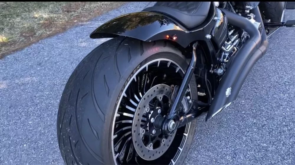 Harley Davidson FXSB  Breakout Custom