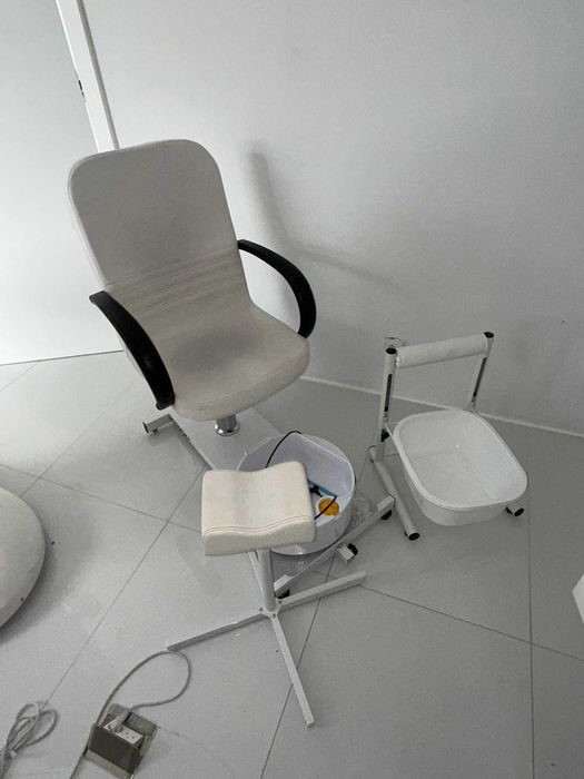 Fotel kosmetyczny do pedicure z brodzikiem do moczenia stóp spa biały