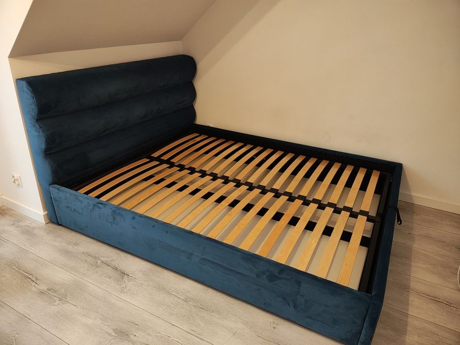 Łóżko welurowe granatowe wraz ze stelażem 200x160